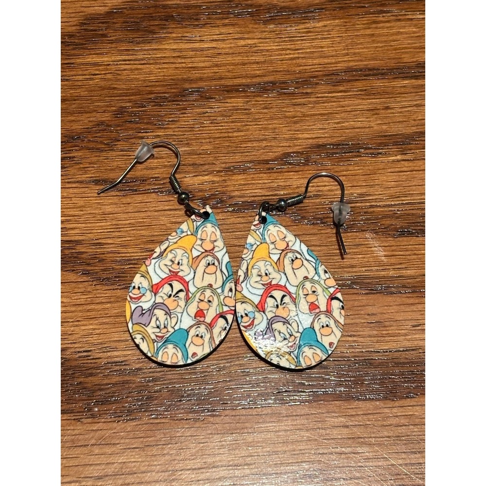 Snow White and Seven Dwarf Earrings